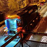 Trotz Schnee sind die Mitarbeiter der Kreisabfallwirtschaft im Einsatz.