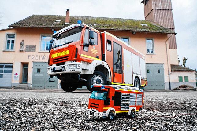 Auch ein Fahrzeug der Feuerwehr wurde aus Lego nachgebaut.