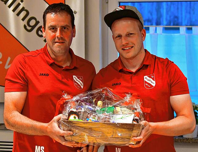 Abschied: 14 Jahre arbeitete Andreas Keller (rechts) im Vorstand des FC Bergalingen mit. Zunächst als Schriftführer und in den ...