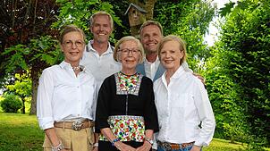 Adriana Jeanne Hönig (Bildmitte) feierte ihren 90.Geburtstag gemeinsam mit ihren Kindern (von links) Marjan, Jan-Fritz, Christoph und ...