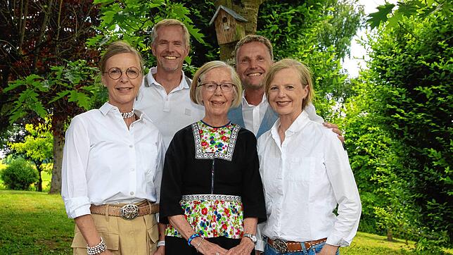 Adriana Jeanne Hönig (Bildmitte) feierte ihren 90.Geburtstag gemeinsam mit ihren Kindern (von links) Marjan, Jan-Fritz, Christoph und ...