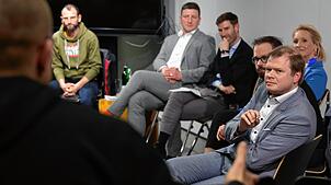Anregende Diskussionsrunde an der Zeppelin-Universität. Auf dem Podium saßen fünf junge Bürgermeister (von links): Wolfram Bernhardt ...