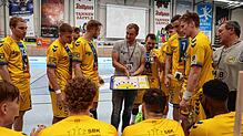 Die Spieler der HSG Konstanz mit ihrem Trainer Jörg Lützelberger (Mitte) beim Heimspiel vor einer Woche gegen die Reserve der HBW ...