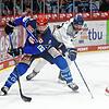 Sebastian Uvira (vorne) geht in die dritte Saison bei den Schwenninger Wild Wings.