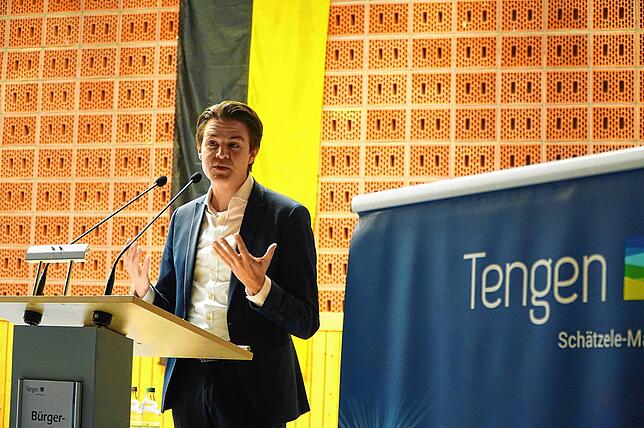 Bürgermeister Marian Schreier bei einer Ansprache beim Bürgerempfang in der Randenhalle in Tengen. Der Amtsinhaber tritt kein zweites ...