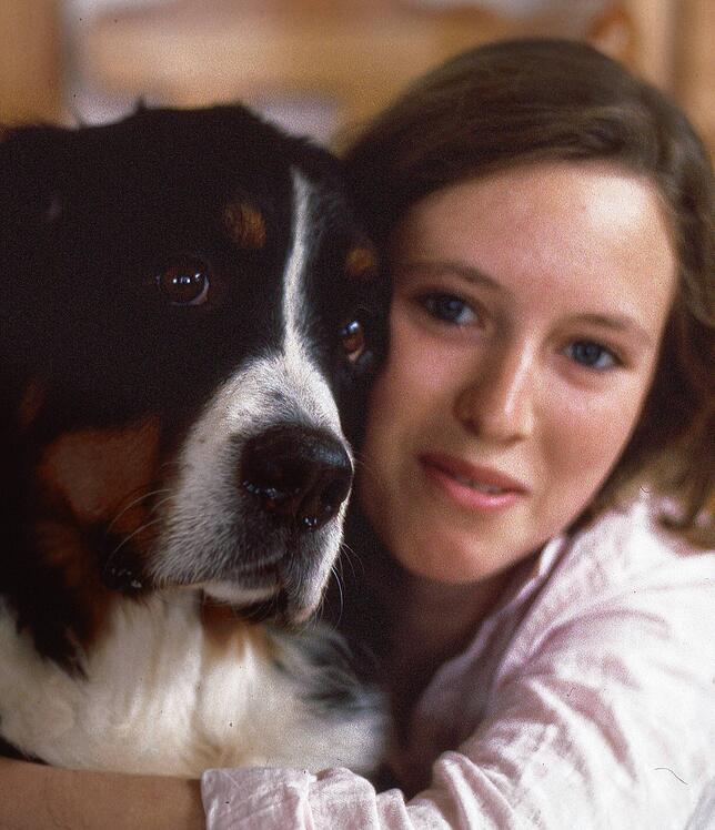 Große Liebe: Birgit Hofmann Anfang der 80er-Jahre mit Lara, ihrem Berner Sennenhund. Sie war damals 14, ihr Hund zwei Jahre alt