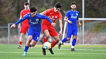 Dion Elshani (rechts) vom Landesligisten FC 08 Tiengen hat es in unsere Top-Auswahl geschafft.
