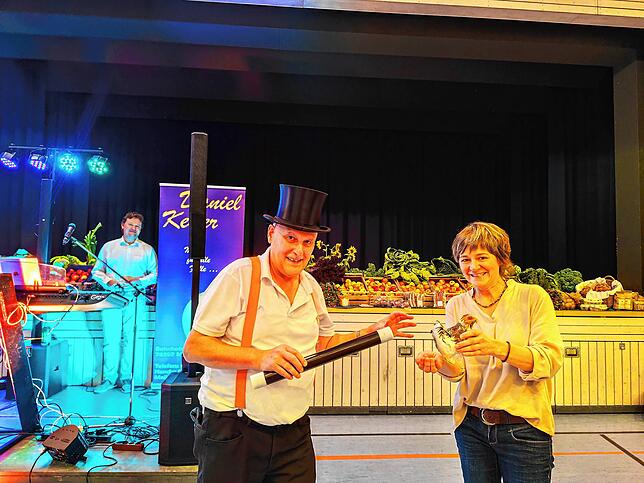 Rolf Futterknecht verzauberte als Mischter Toskana an diesem Abend die Besucher mithilfe seines Zauberstabes und seiner charmanten ...