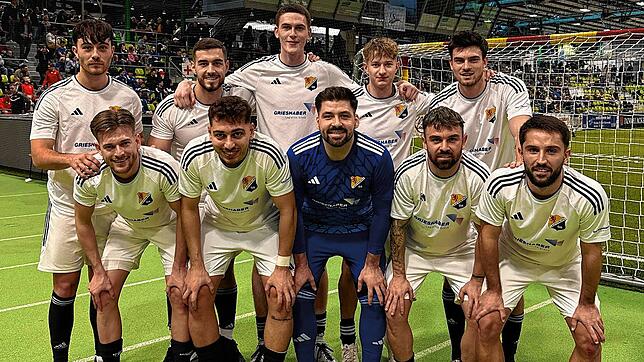 Spaß im Glaspalast: Bei der 40. Hallenfußball-Gala des VfL Sindelfingen und dem GSV Maichingen schafften es (hinten, von links) Paul ...