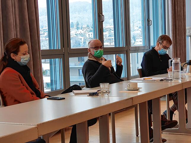 Marion Steger, Pressesprecherin der Kreiskliniken Lörrach, Dr. Bernhard Hoch, Geschäftsführer Medizin und Armin Müller, Vorsitzender ...
