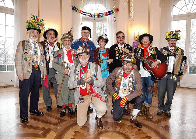 Die Stadtstreich(l)er 2013 im Stuttgarter Schloss zusammen mit Ministerpräsident Winfried Kretschmann, dessen Frau Gerlinde und dem ...