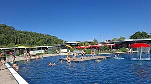 Hier wird jetzt erst ab Mittags gebadet: Weil Personal fehlt, muss das Gottmadinger Höhenfreibad den Betrieb einschränken.