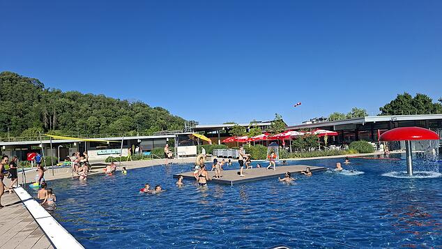 Hier wird jetzt erst ab Mittags gebadet: Weil Personal fehlt, muss das Gottmadinger Höhenfreibad den Betrieb einschränken.