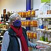Regina Keßner im Rheinfelder Weltladen Vamos Caminando wusste bis gestern Abend noch nicht, ob sie heute im Weltladen arbeiten wird, ...