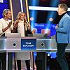Matthias Reim (von links) und Christin Stark im &bdquo;Quizduell&ldquo; mit Moderator Jörg Pilawa.
