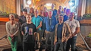 Gewählte und Geehrte: Ulrike Oriwol (erste Reihe, von links), Benedikt Kuner und Christian Herr (dahinter, von links) Günter Herr, Monja ...