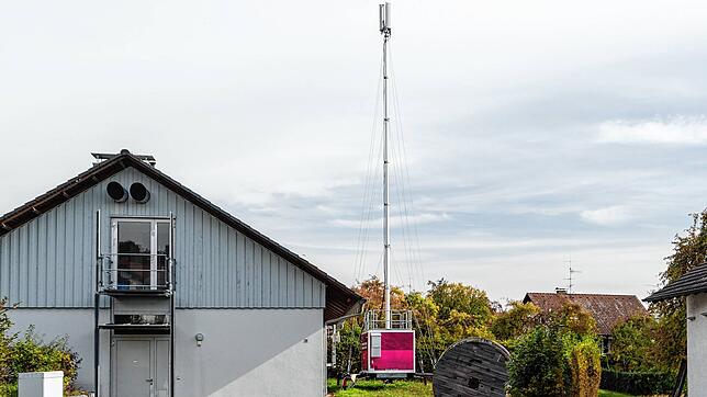 Erst im September wurde er aufgestellt &ndash; nun wird der transportable Mobilfunkmast in Öhningen jetzt wieder abgebaut. Mobile ...