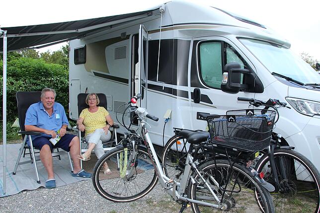 Isolde und Karl-Heinz Hartländer aus Heppenheim genießen ein paar Tage auf dem Campingplatz Klausenhorn. Flexibilität und Unabhängigkeit ...