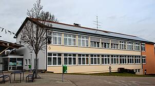 In der Grundschule Wald sollen die Fenster saniert werden und ein Grundkonzept für eine Sanierung erstellt werden. Im Haushalt 2023 sind ...