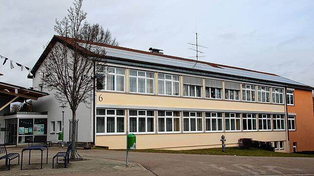 In der Grundschule Wald sollen die Fenster saniert werden und ein Grundkonzept für eine Sanierung erstellt werden. Im Haushalt 2023 sind ...