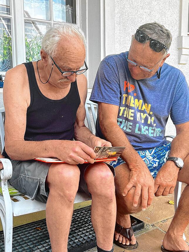 Es gibt viel nachzuholen: Franz Kromer (links) und Frank Pszczonka tauschen Erinnerungen aus.
