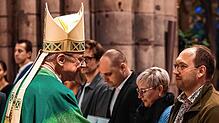 Der Schopfheimer Religionslehrer Stefan Stein wird im Freiburger Münster durch Weihbischof Peter Birkhofer zum Schulseelsorger ernannt. ...