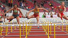 Die 15-jährige Johanna Siebler vom Leichtathletik Club Überlingen (Bildmitte) ist derzeit in ihrer Altersklasse mit 11,76 Sekunden die ...