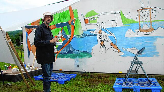Das Blumberger Online-Street-Art-Festival setzt auch farbige Akzente in der Stadt, hier Milivoy Kostic aus Serbien. Bild: Bernhard Lutz