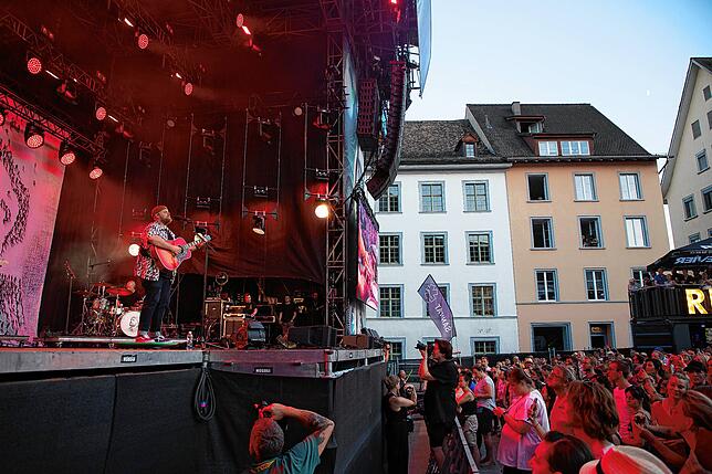 Bild 20: Mit &bdquo;Chasing Cars&ldquo; und weiteren Lieblingsliedern: So war der Auftakt bei Stars in Town