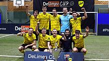 So sehen Sieger aus: Der SV Denkingen bejubelt beim DeLimes Cup den Turniererfolg.