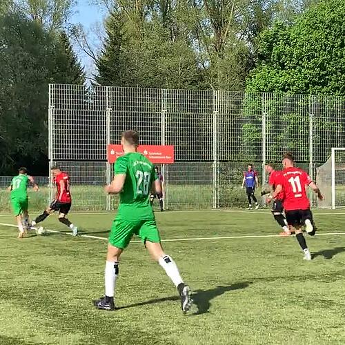 61. Min Lars Ganzhorn hat den Anschlusstreffer auf dem Fuss.