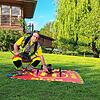 Ingo Sterk von der DLRG Ortsgruppe Engen präsentiert die neue Drohne im Engener Erlebnisbad.