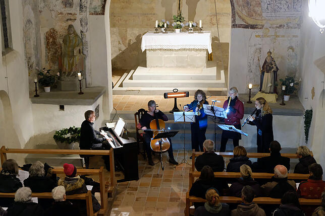 Eines der seltenen Kammerkonzerte in der Goldbacher Kapelle im November 2018 mit Dieter Reimund, Wiebke Kretschmann, Eva Wiesenfeldt, ...