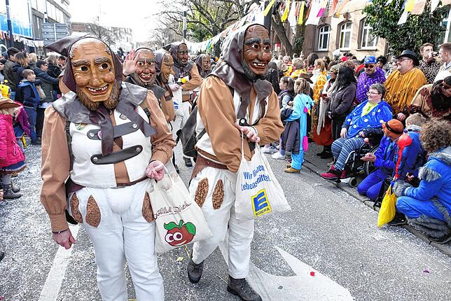 Bild 40: Bilder vom großen Fasnet Samschdig-Umzug der Poppele-Zunft (3)