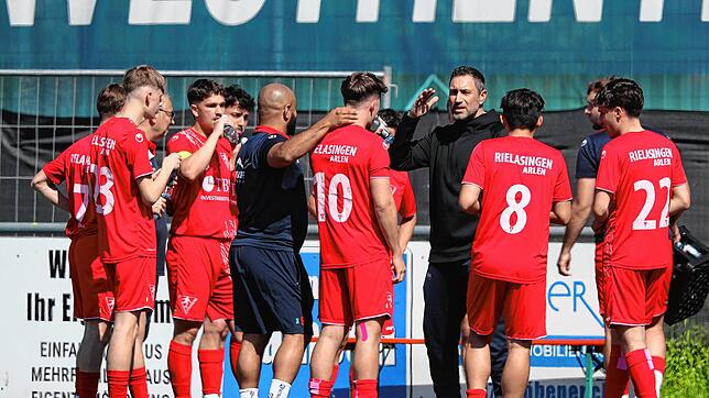 Trainer Aurelio Baratta und der 1. FC Rielasingen-Arlen II gewannen 3:1 gegen den SC Pfullendorf II.