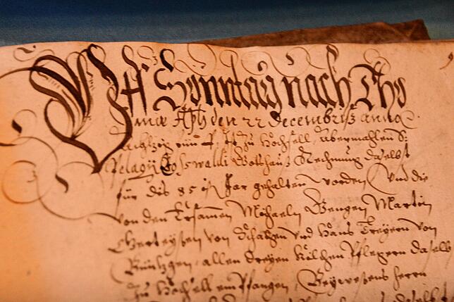 Viele der archivierten Dokumente waren in besonders schöner Schrift verfasst. Im Bild ein Blick in die &bdquo;Killichen Rechnungen zu ...