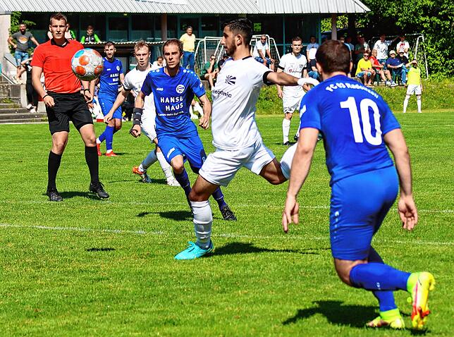 Bild 6: Enttäuschte Radolfzeller, jubelnde Villinger: Die besten Bilder vom Showdown in der Verbandsliga
