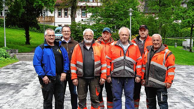 Präsentieren den neuen Platz neben dem Musikpavillon im Kurpark (v.l.) Der Vorsitzende der Trachtenkapelle Todtmoos, Matthias Mutter, ...