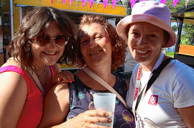 Sichtlich Spaß hatte das Damentrio Johanna und Tatiana Wagner und Rhona Knoll (von links) am Samstagnachmittag beim ...