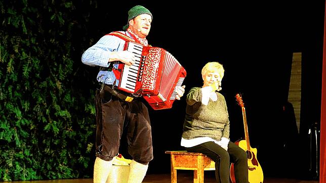„Mir ist ein Ross entsprungen“ – dafür braucht Kabarettist Fidelius Waldvogel in der Schönwälder Uhrmacher-Ketterer-Halle Hilfe aus dem ...