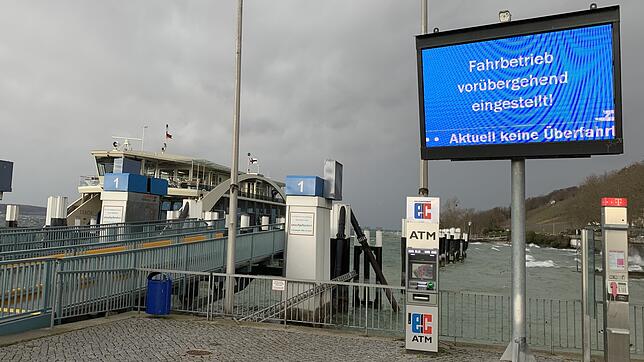 (Archivbild) Auch im Februar 2020 musste der Fährbetrieb vorübergehend eingestellt werden. Damals wütete Sturmtief Sabine über dem Bodensee.