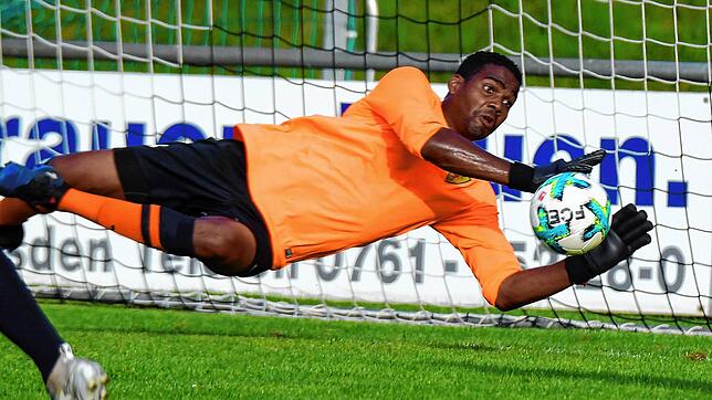 Einsatz ungewiss: Dany Quintero ist zwar aus dem Urlaub zurück, doch er hat sich im Training verletzt. Deswegen ist noch unsicher, ob er ...