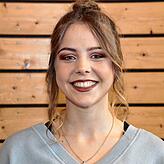 Paulina Weinert aus Sigmaringen schloss ihre Ausbildung zur Maßschneiderin an der Heimschule Kloster Wald als Jahrgangsbeste mit der ...