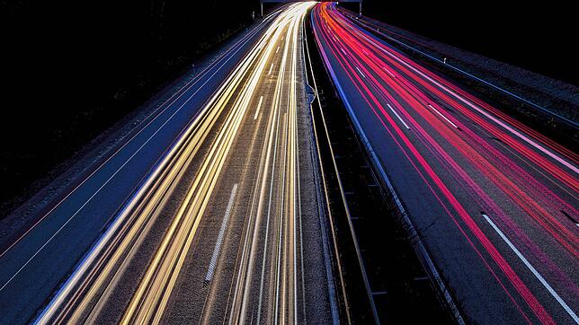 (Symbolbild) Auf der zweispurigen Teil der B33 zwischen Allensbach-Mitte und Allensbach-Ost kam es Donnerstagabend zu einem Unfall. ...