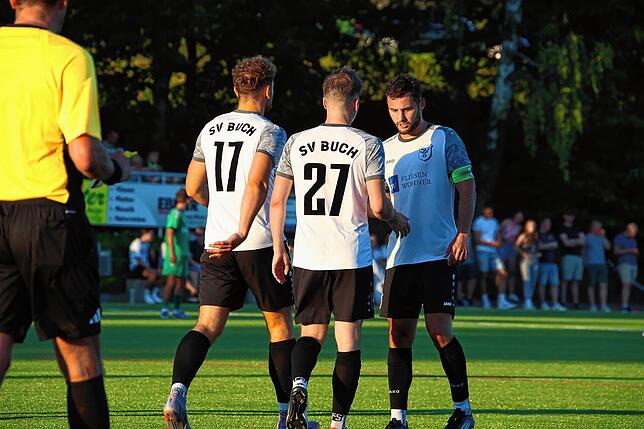 Bild 3: SV Buch gewinnt Derby gegen SV Waldhaus mit 4:1 – und wir haben Fotos!