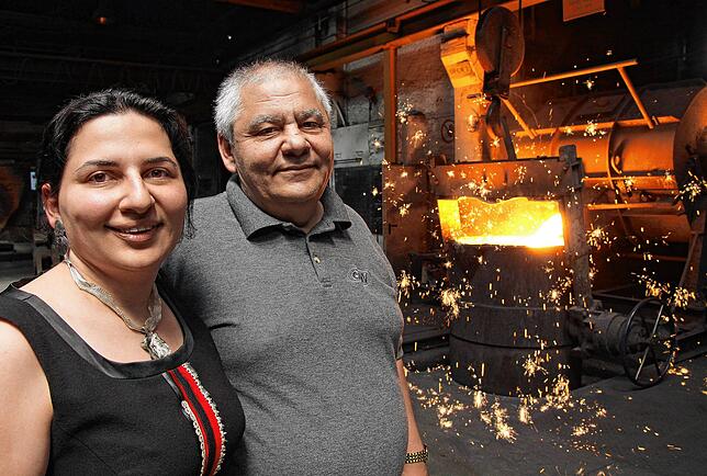 Ruja Ignatova mit ihrem Vater Plamen Ignatov nach dem Kauf des Gusswerks Waltenhofen.
