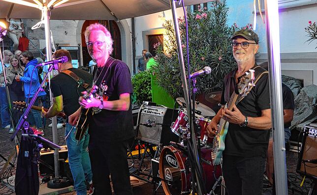 Bild 20: Blues-Band Blues Inc spielt im Schlosshof: Hier gibt es die Bilder des Abends