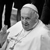 Papst Franziskus winkt während der Generalaudienz im Vatikan. Nun ist er im Alter von 88 Jahren verstorben. (Archivbild, 04.01.2023)