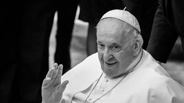 Papst Franziskus winkt während der Generalaudienz im Vatikan. Nun ist er im Alter von 88 Jahren verstorben. (Archivbild, 04.01.2023)