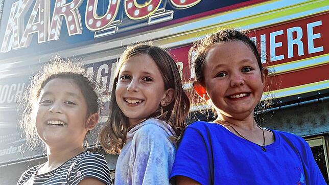 Bella Menzner, Claire Schmidt, und Emmy Egel (von links) spielen im „Musical Karussell“ im Wechsel Hauptrolle der Billy.